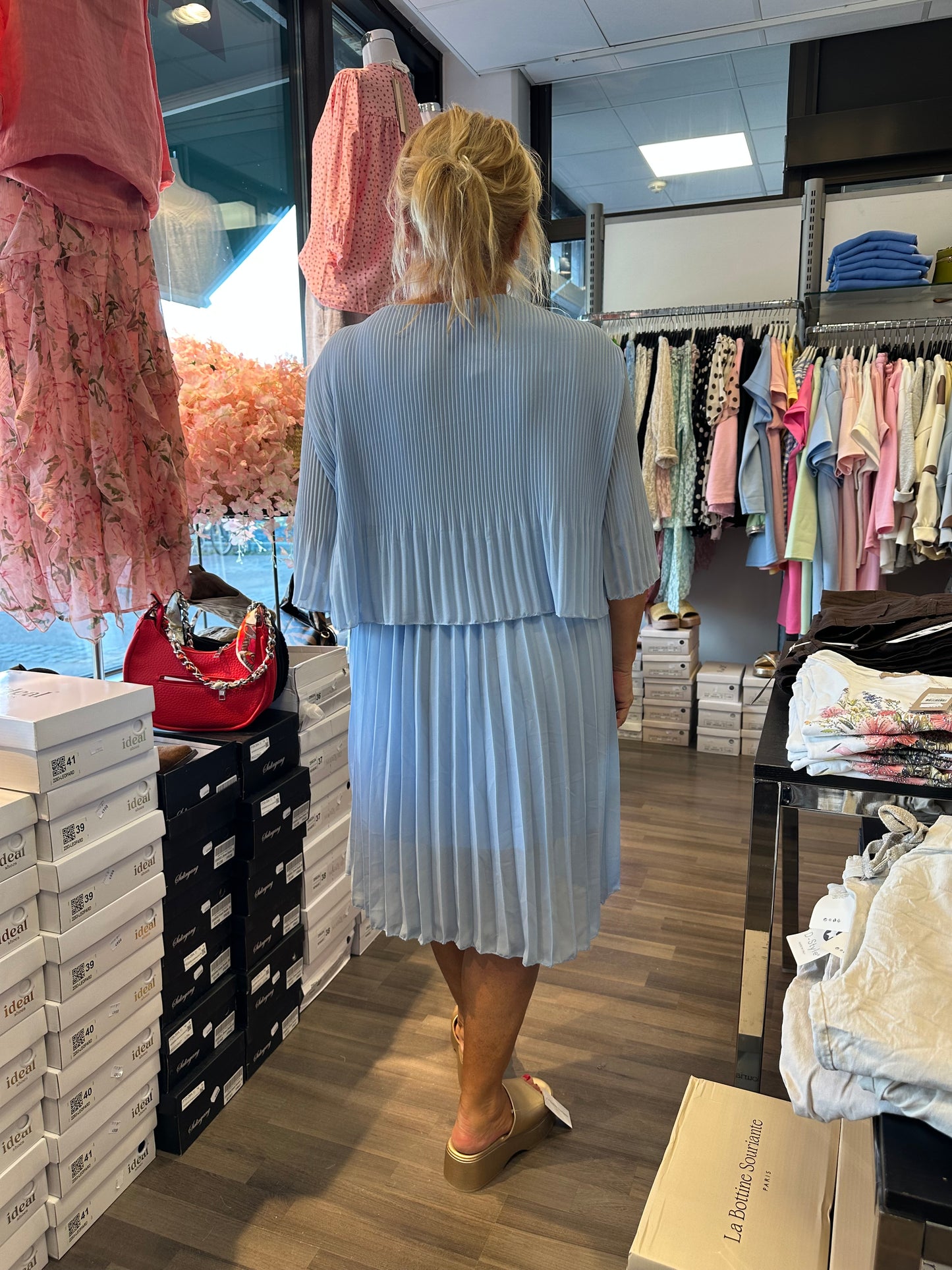 Plussize pliseerattu mekko (4 väriä)