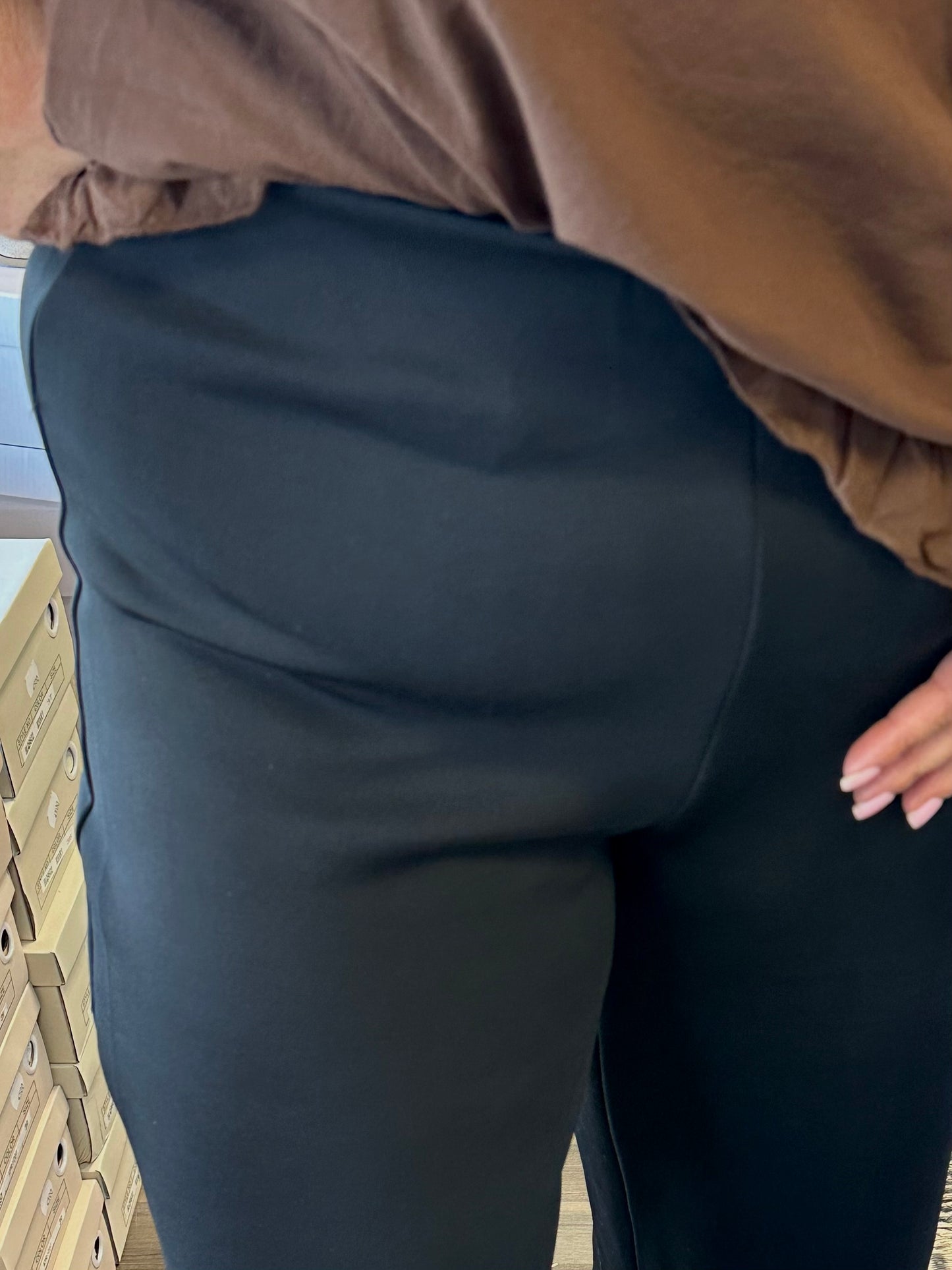 Leveät housut Henne