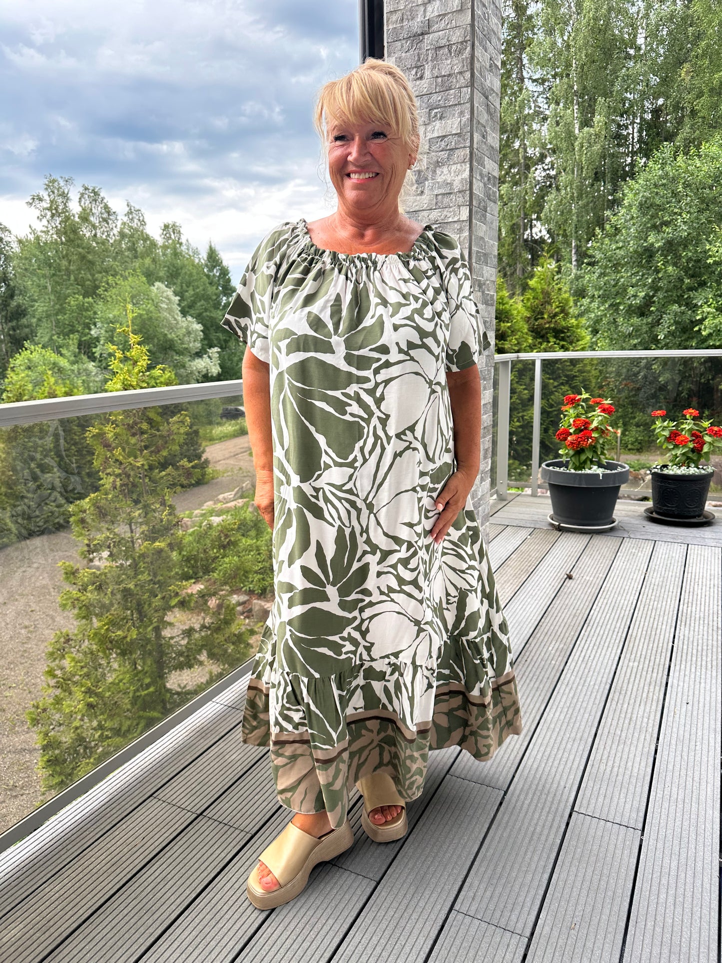 Plussize kuviollinen mekko (3 väriä)