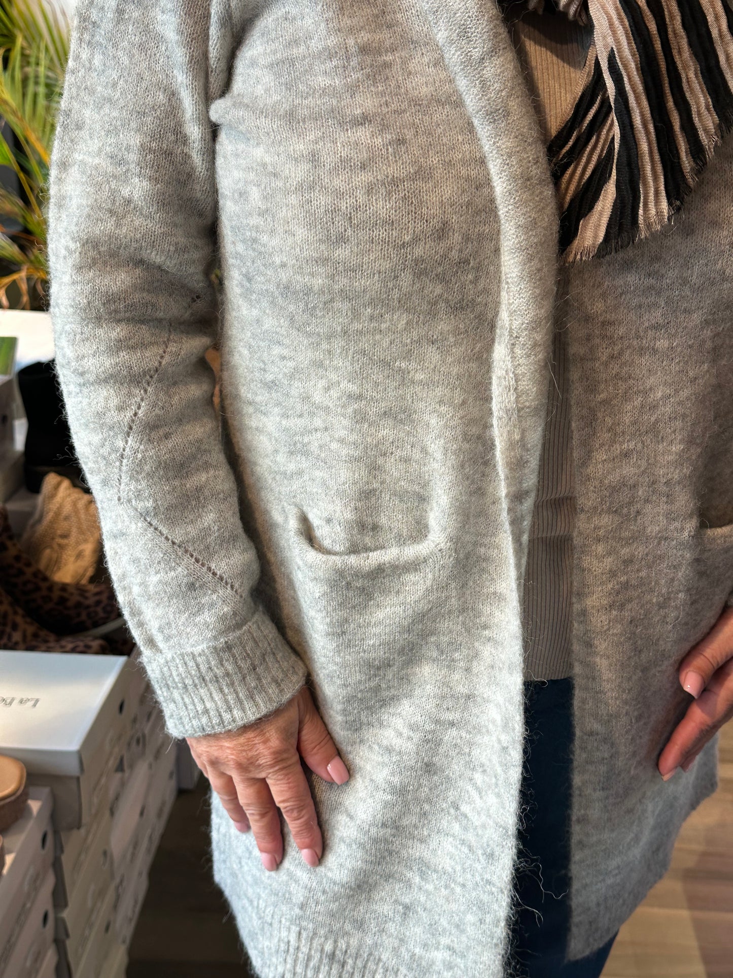 Villa ja alpakkasekoitteinen neuletakki