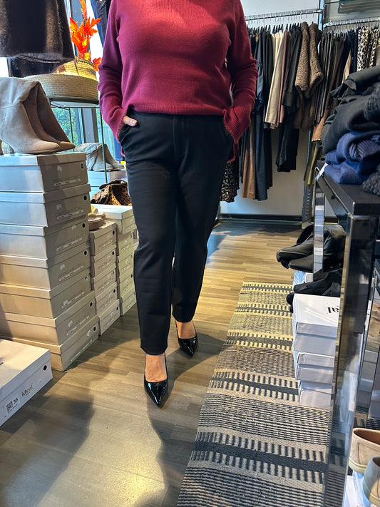 Kapealahkeiset siistit housut