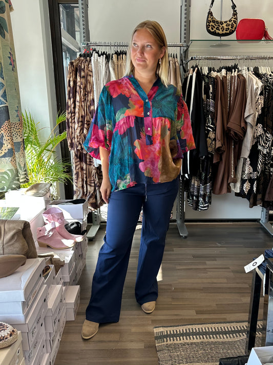 Leveälahkeiset stretch housut tummansininen