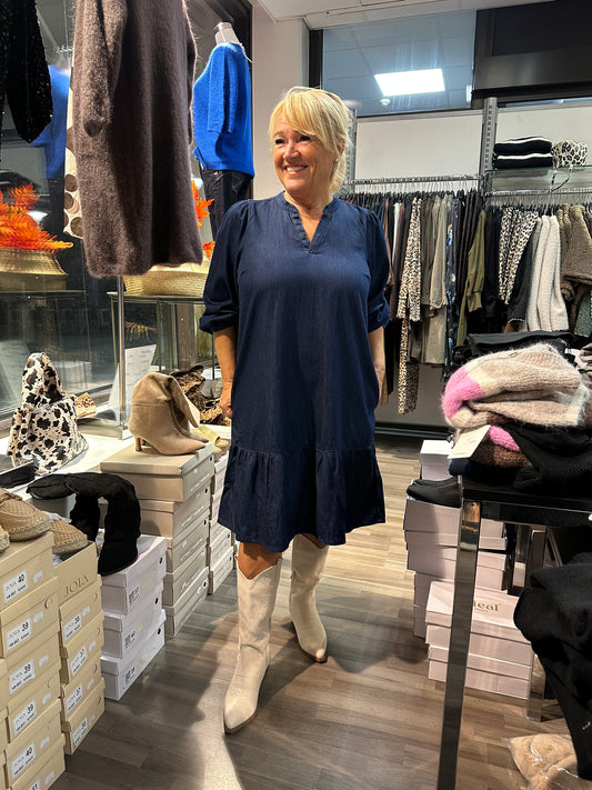 Farkkumekko frillahelmalla