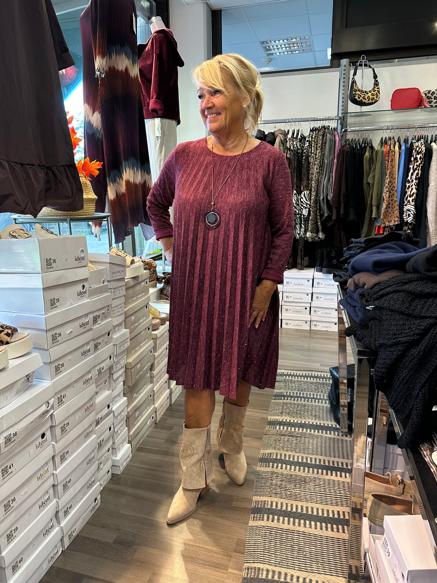 Bling pliseerattu neulemekko viininpunainen