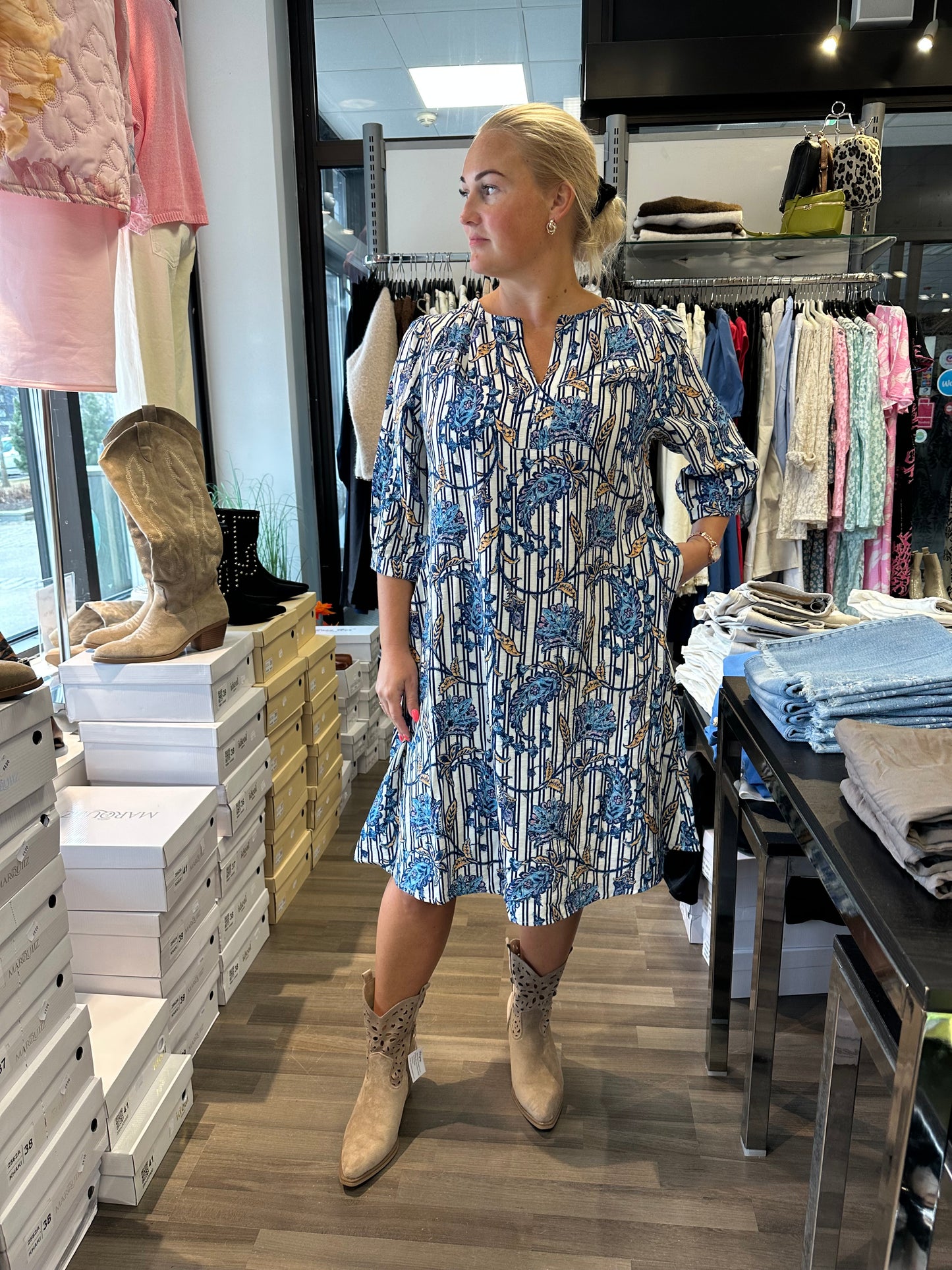 Kuviollinen viskoosimekko Navy