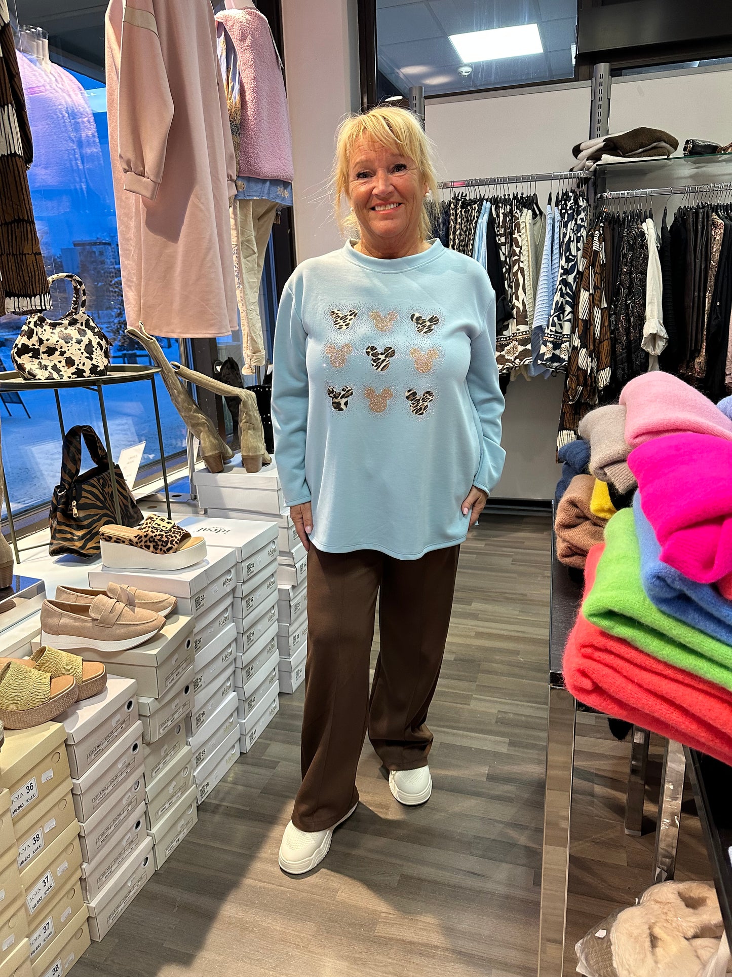 College pusero pikku Mikki vaaleansininen