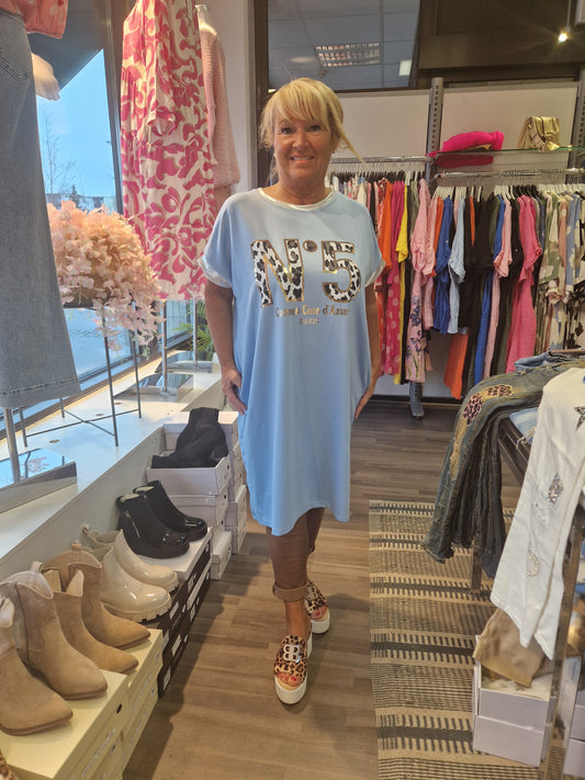 Trikoomekko hopeasomisteilla vaalean sininen