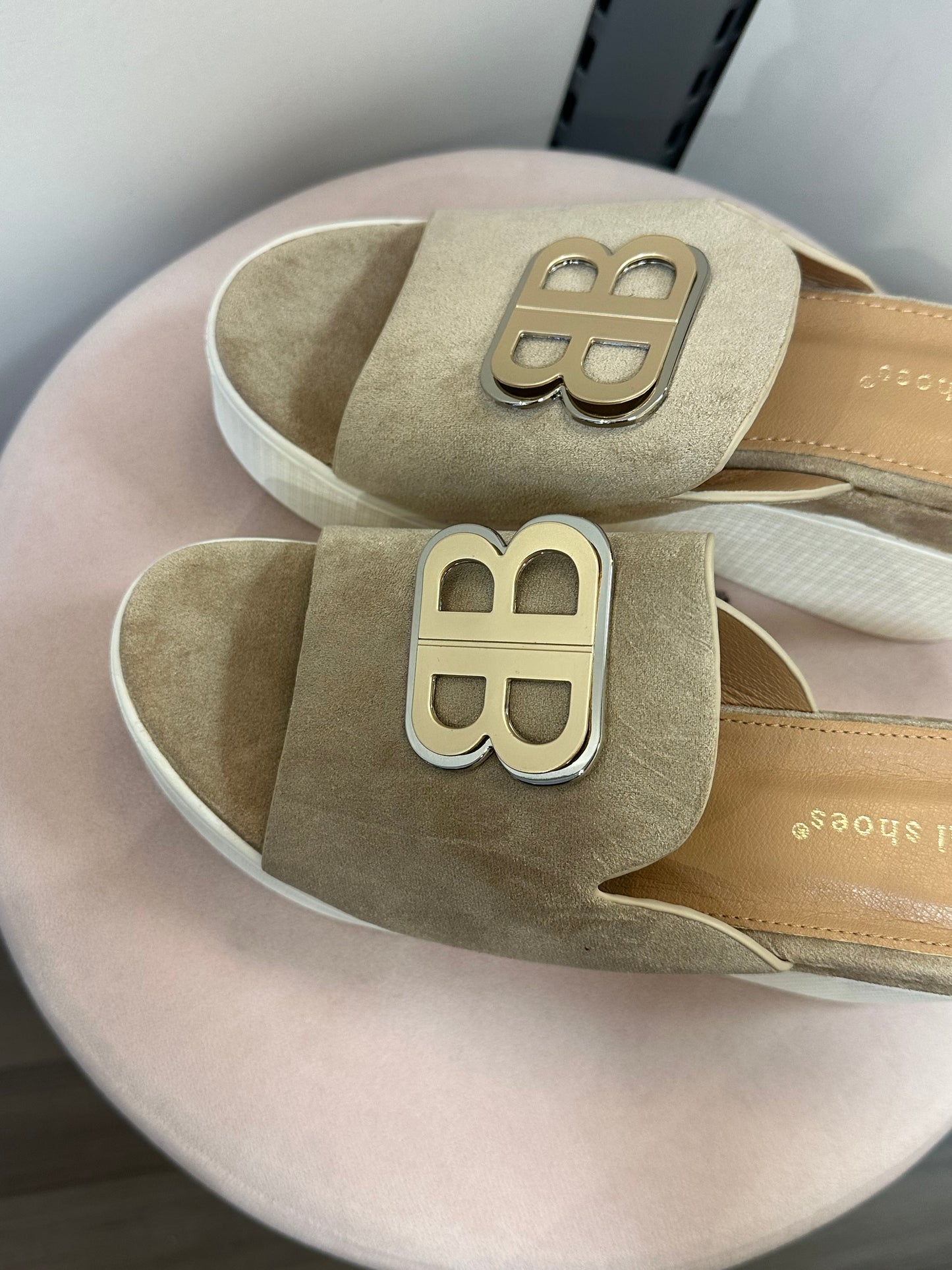 Korokepohjalliset sandaalit taupe