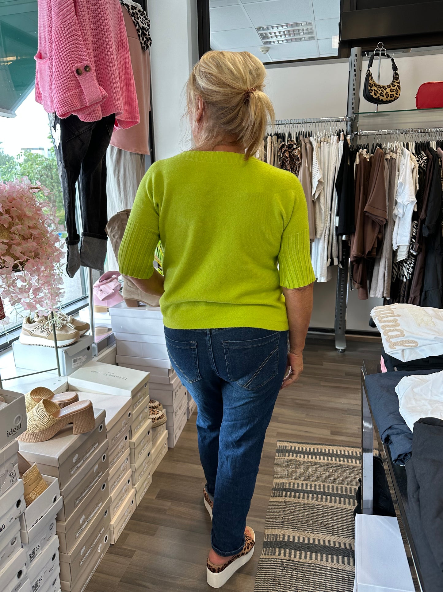 Lyhythihainen neule venepääntiellä kirkas vihreä