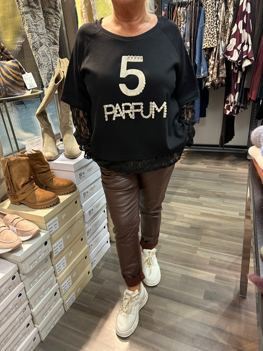 T-paita pitsihihoilla ja helmalla musta