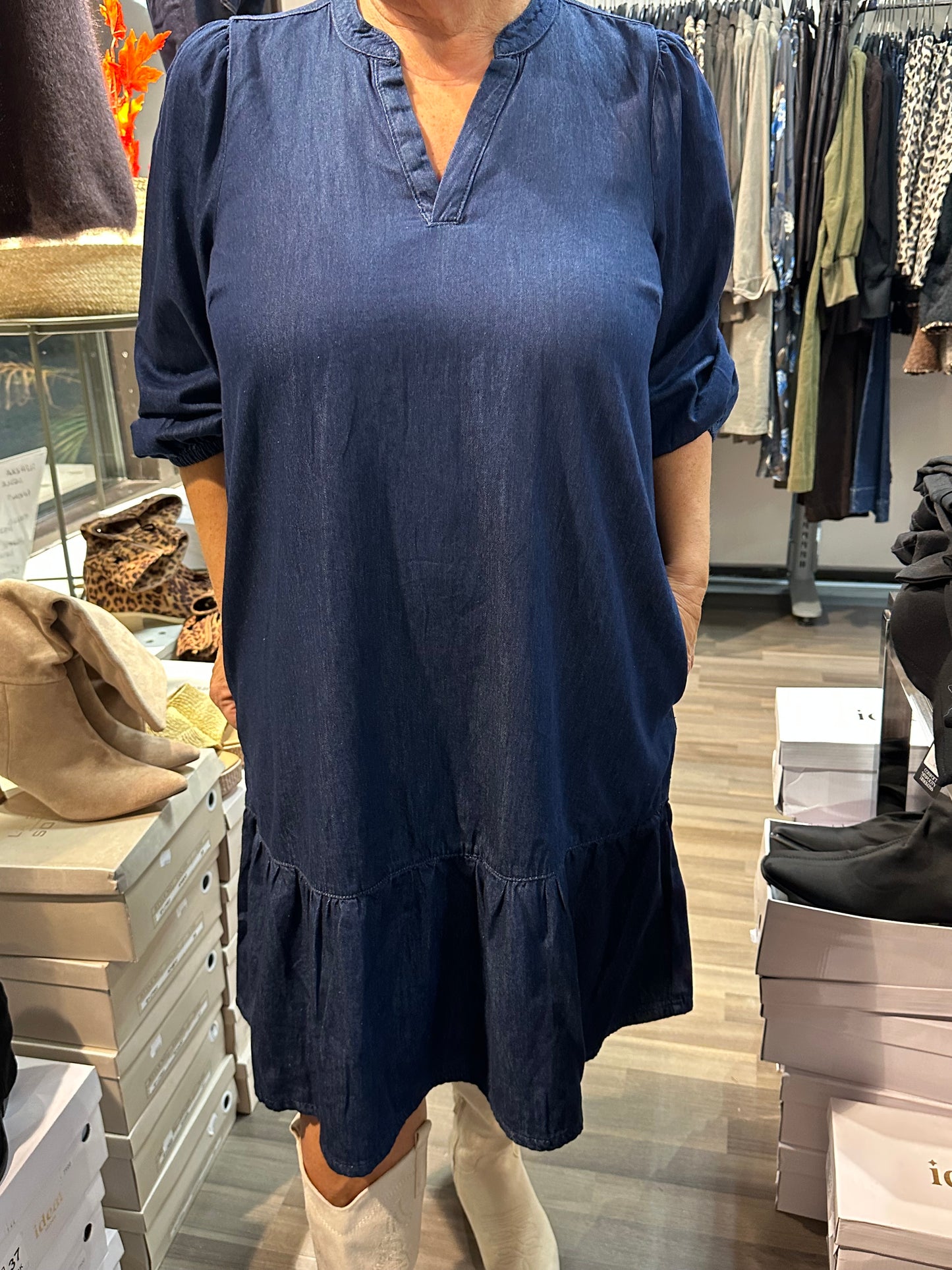 Farkkumekko frillahelmalla