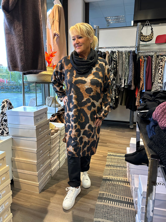 Plussize neuletunika/mekko leo