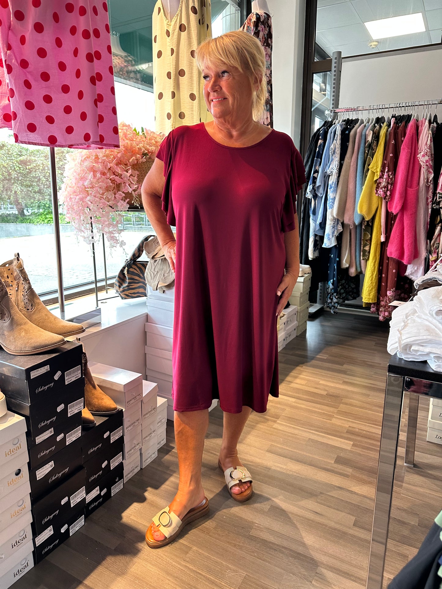 Plussize tunika/mekko röyhelöhihoilla (5 väriä)
