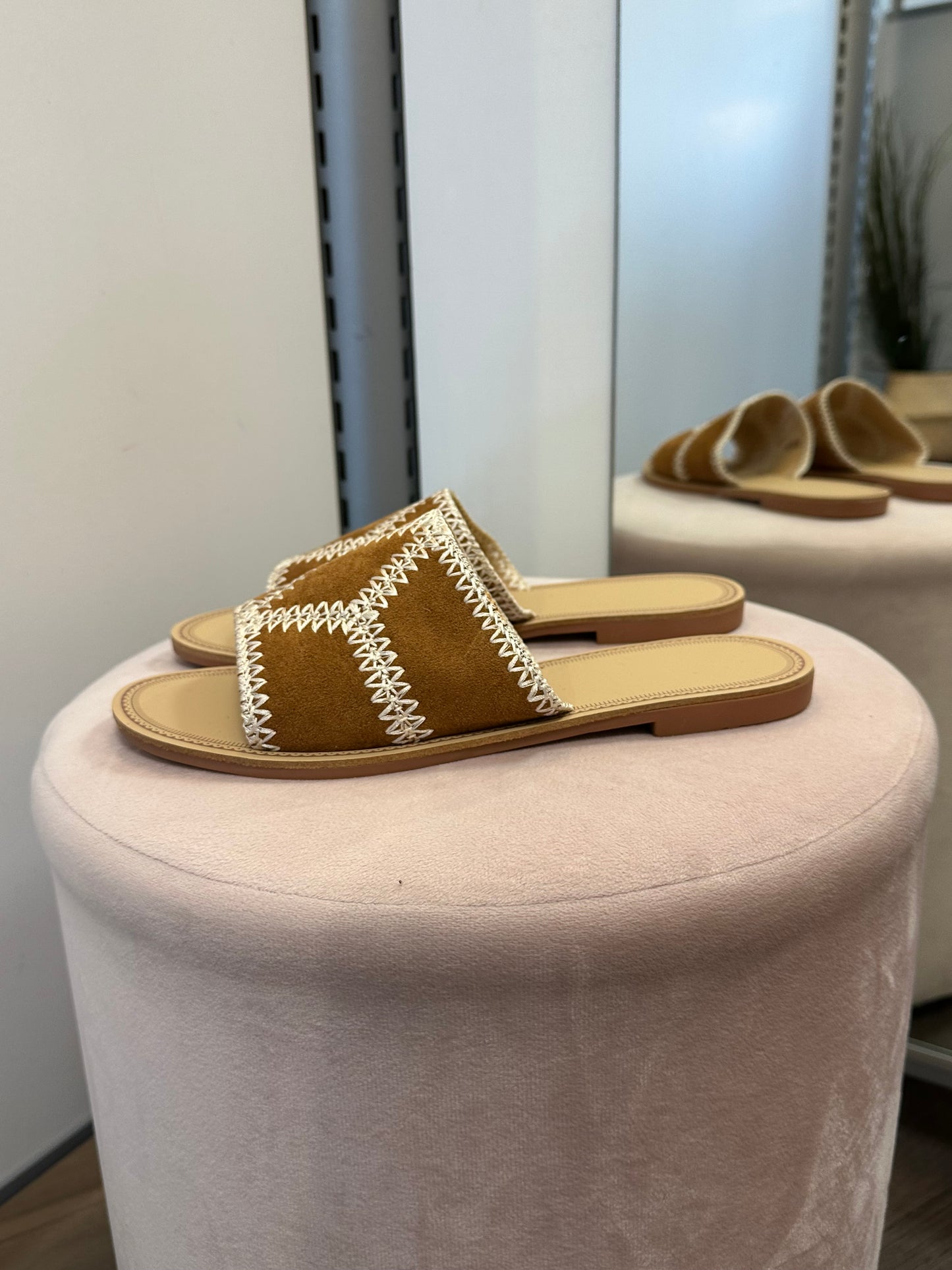 Sandaalit keinomokalla