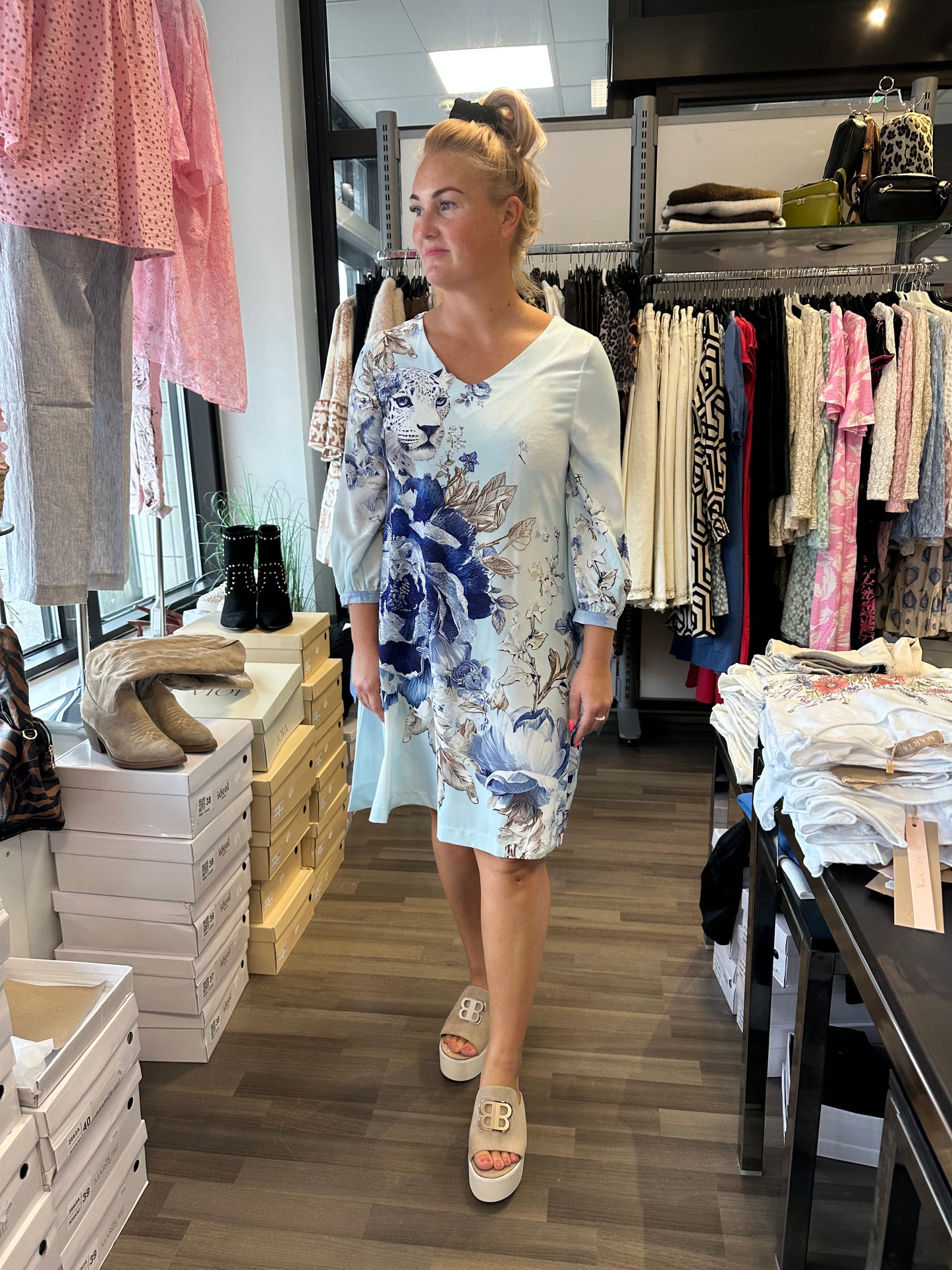 A-linjainen mekko (roosa ja sininen)