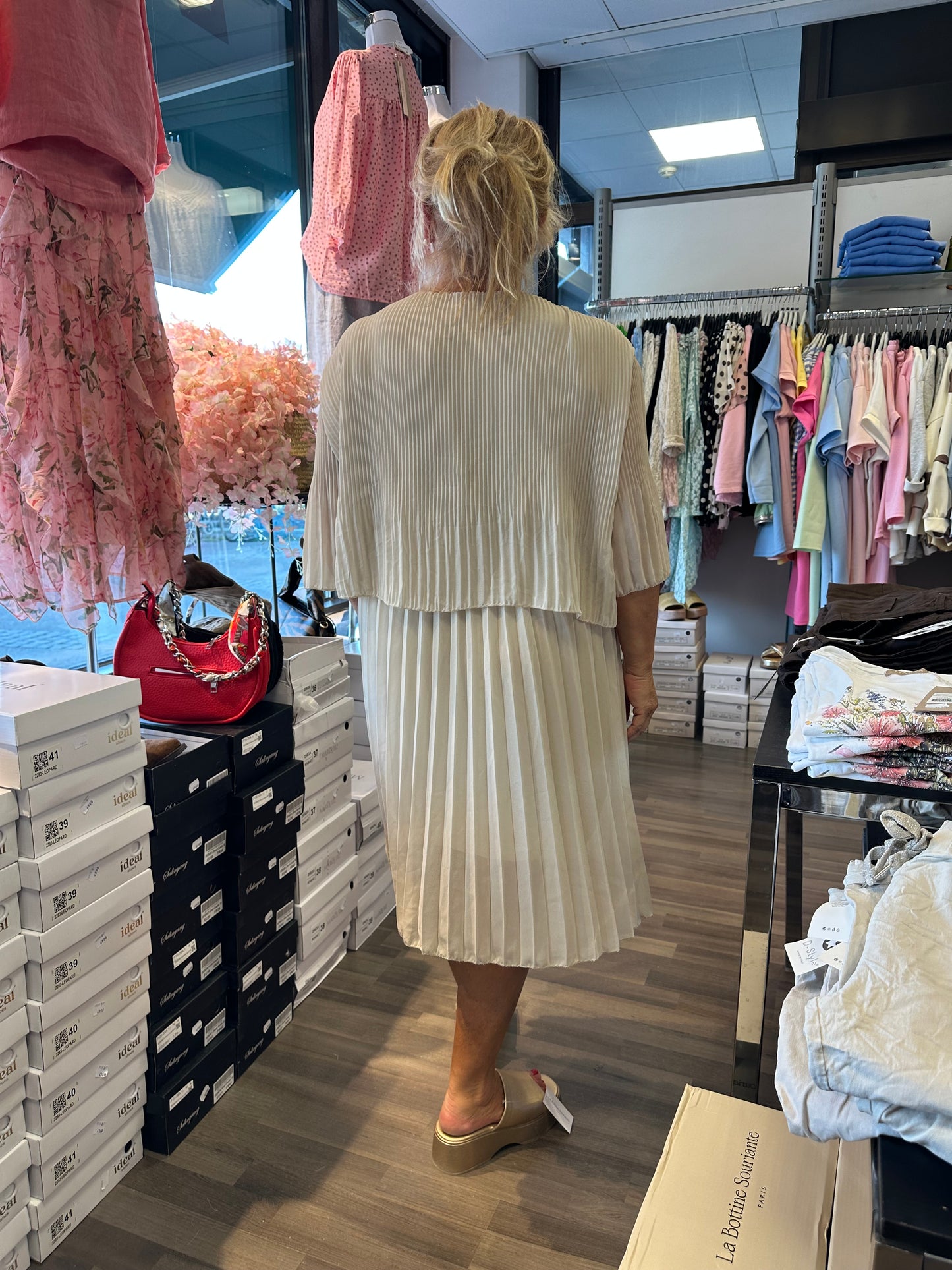 Plussize pliseerattu mekko (4 väriä)