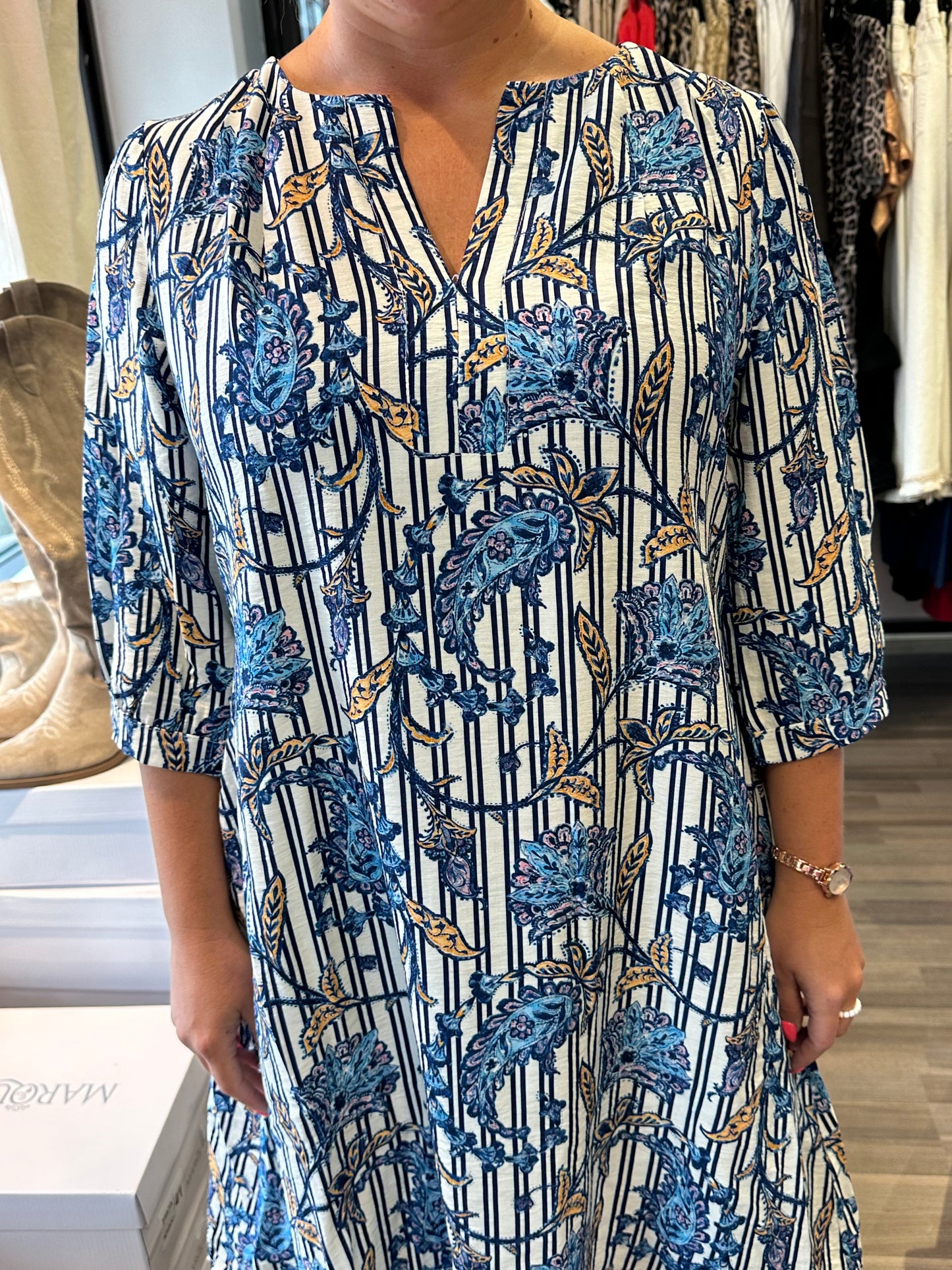 Kuviollinen viskoosimekko Navy