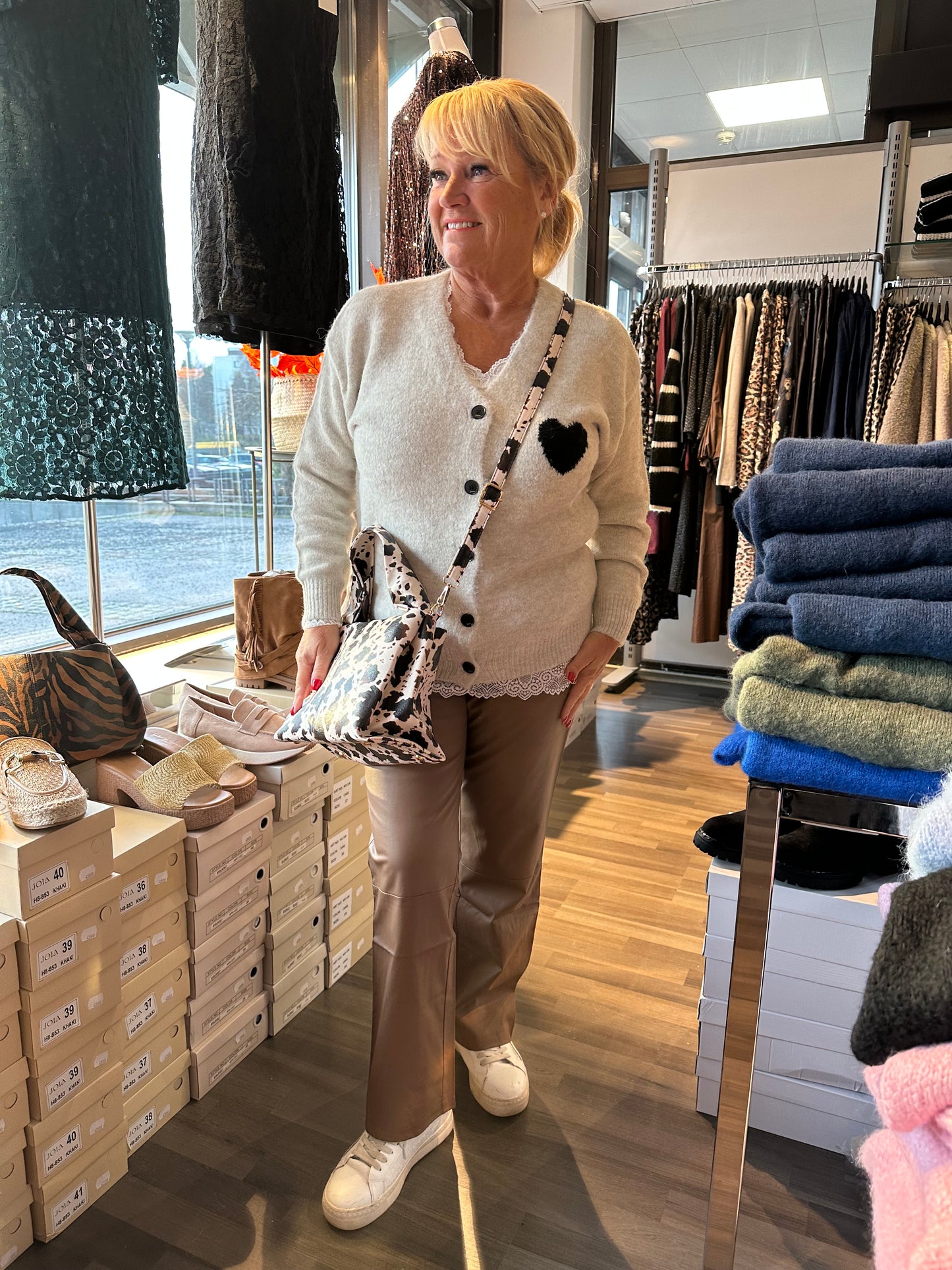 Neuletakki Heart luonnonvalkoinen