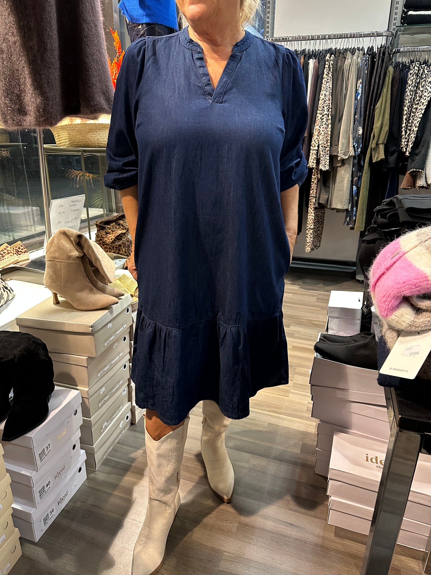 Farkkumekko frillahelmalla