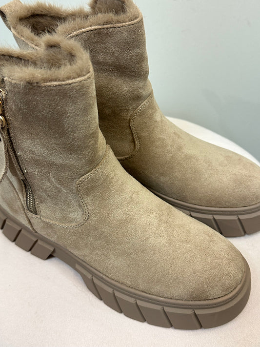 Keinomokkaiset nilkkurit