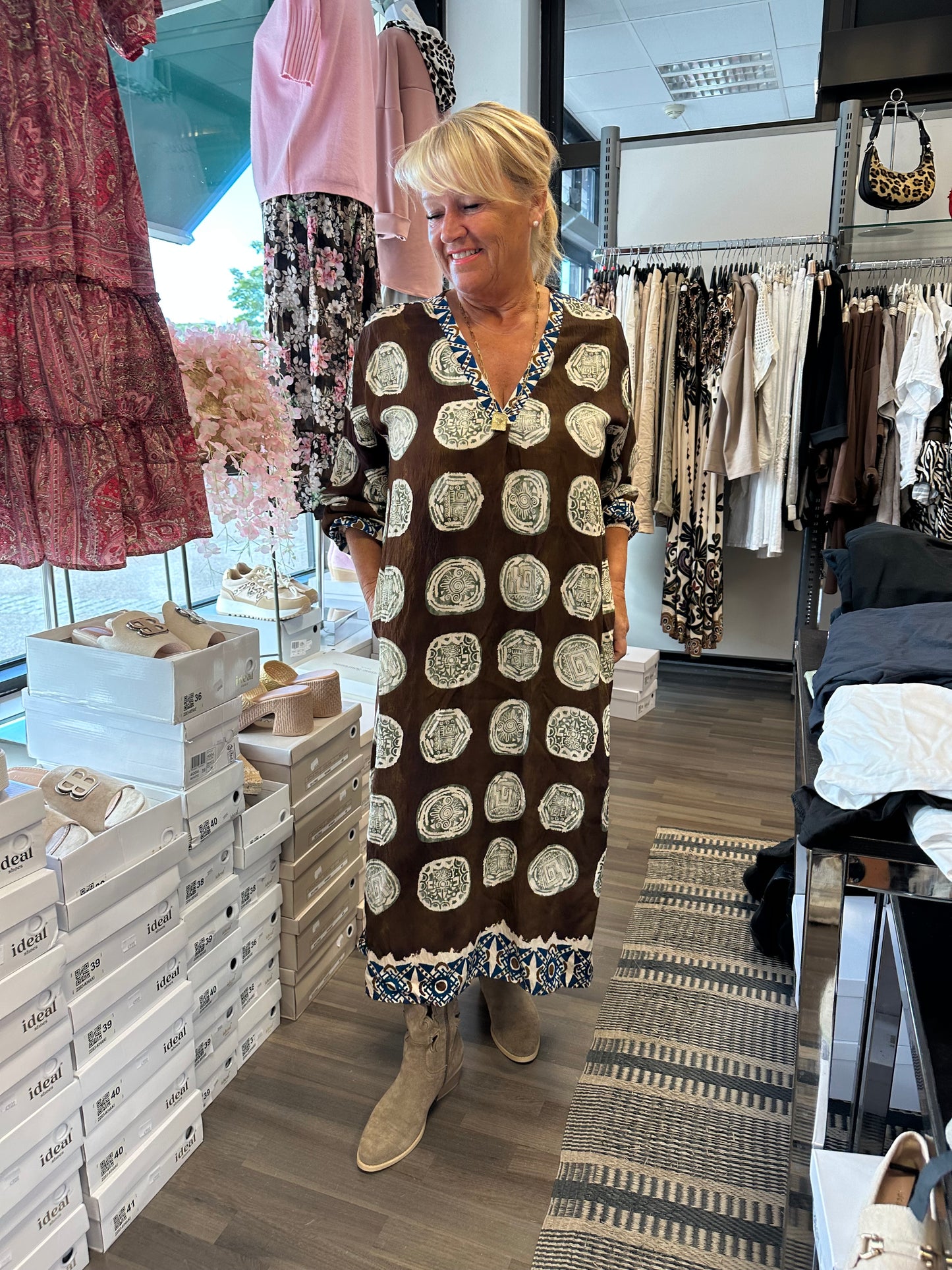 Kuviollinen viskoosimekko ruskea