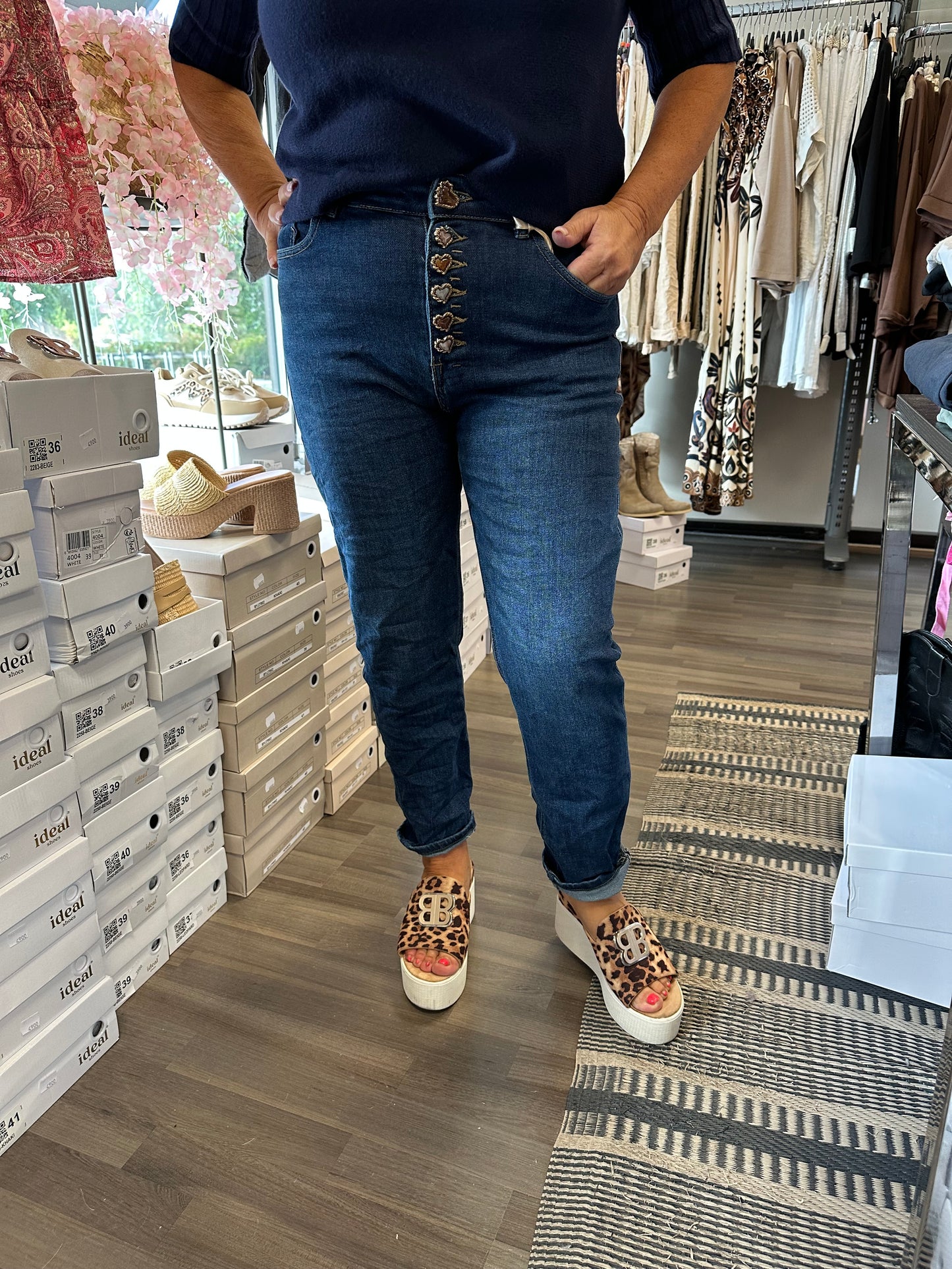 Joustavat farkut sydännapeilla