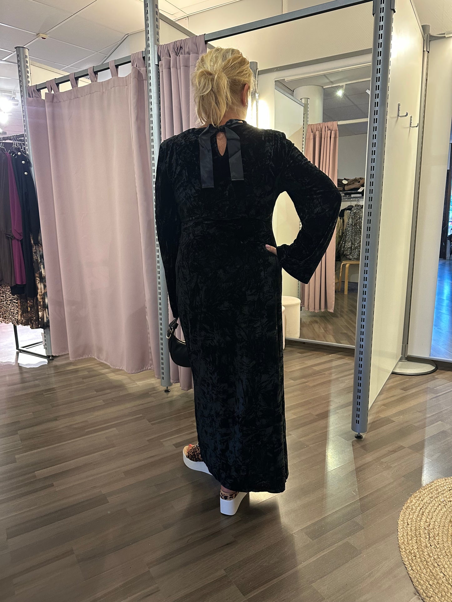 Valerie loimusametti mekko