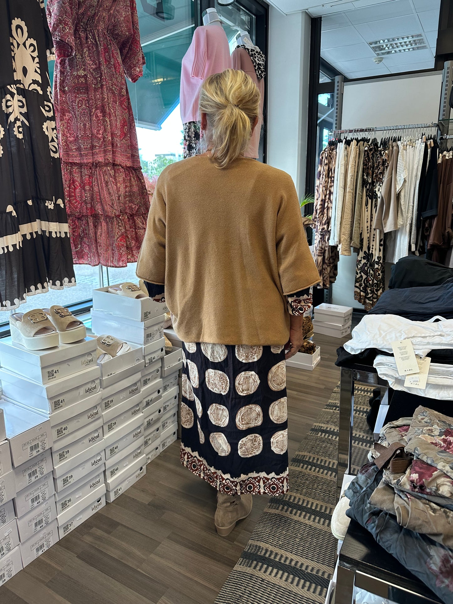 Laatikkoneule kameli