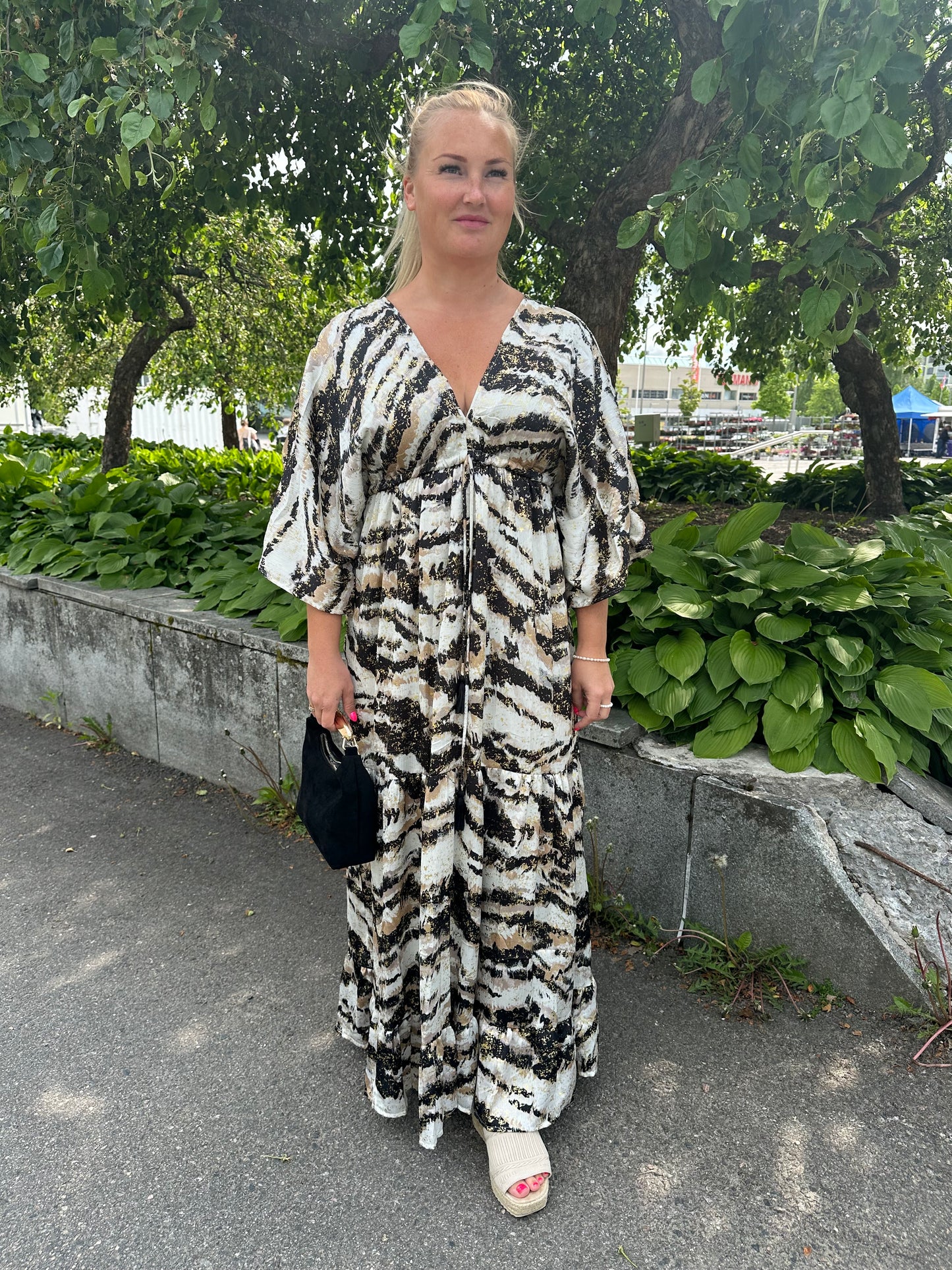 Maksimekko Silvia musta