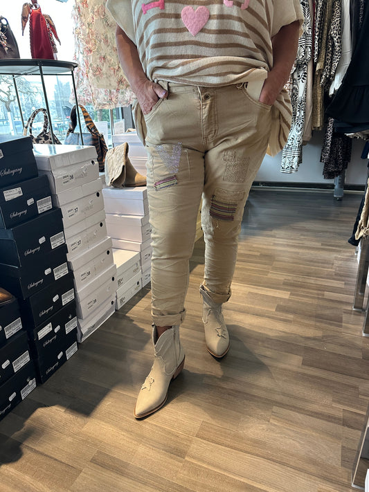 Puuvillahousut yksityiskohdilla