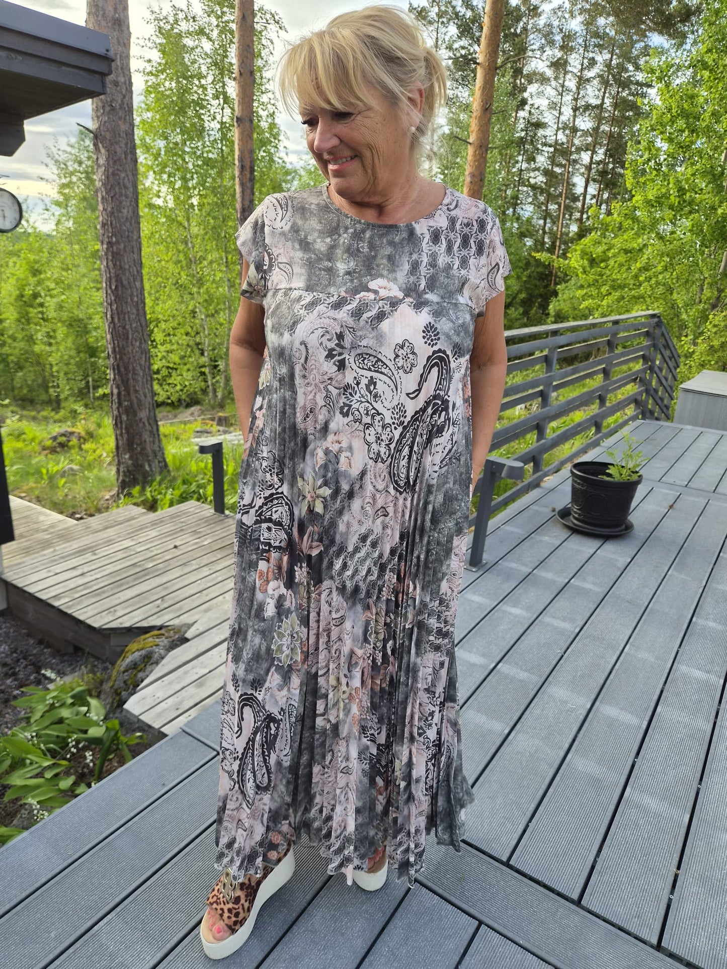 Kuviollinen pliseerattu mekko (5 väriä)