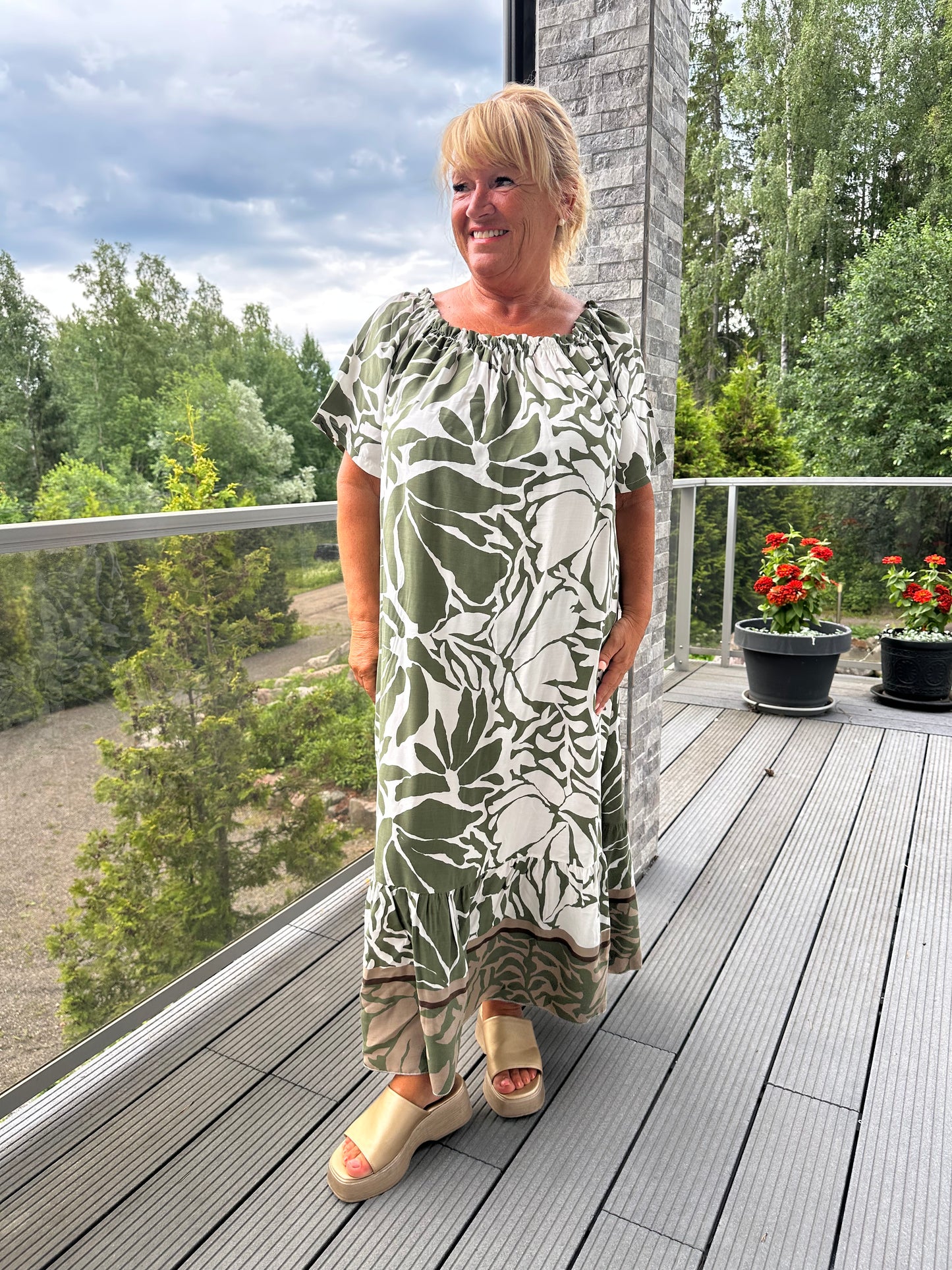 Plussize kuviollinen mekko (3 väriä)