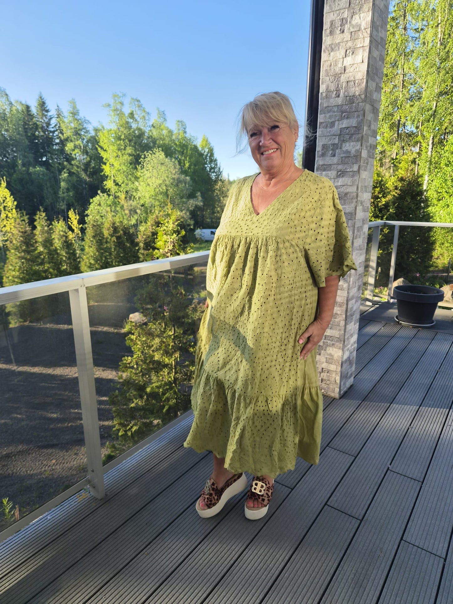 Brodeerattu mekko (6 väriä)