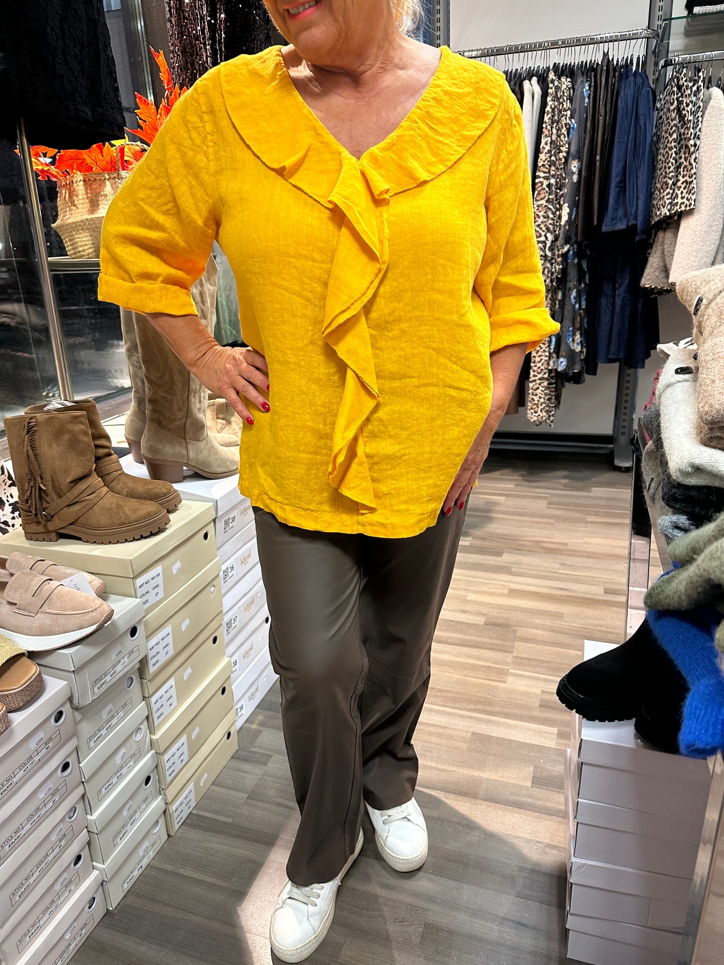 Pellavapusero röyhelöllä Mimosa