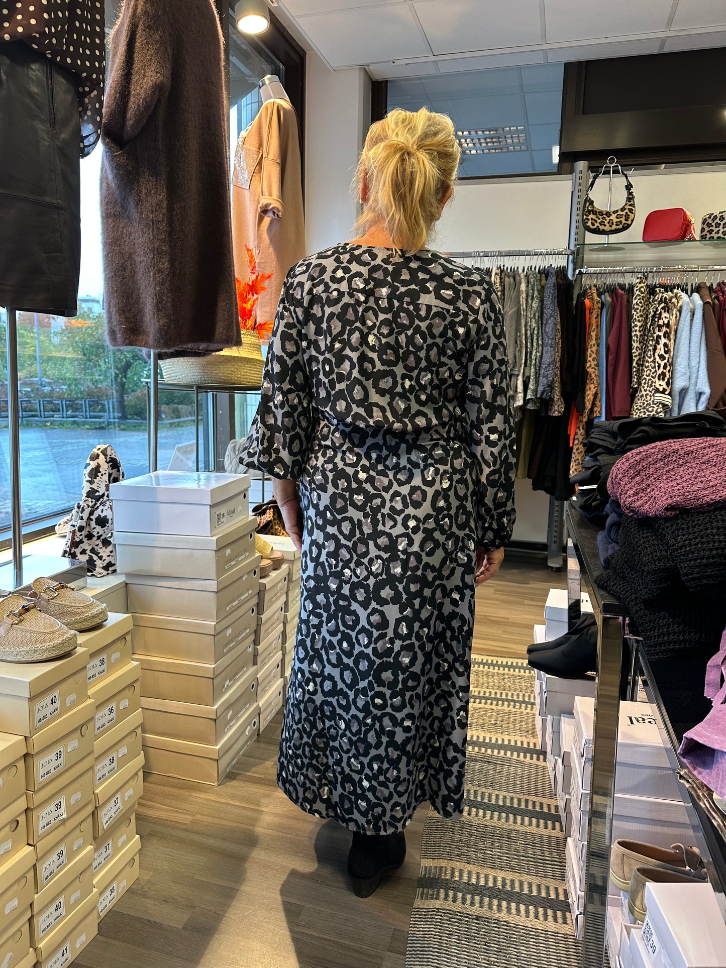 Pitkä viskoosimekko