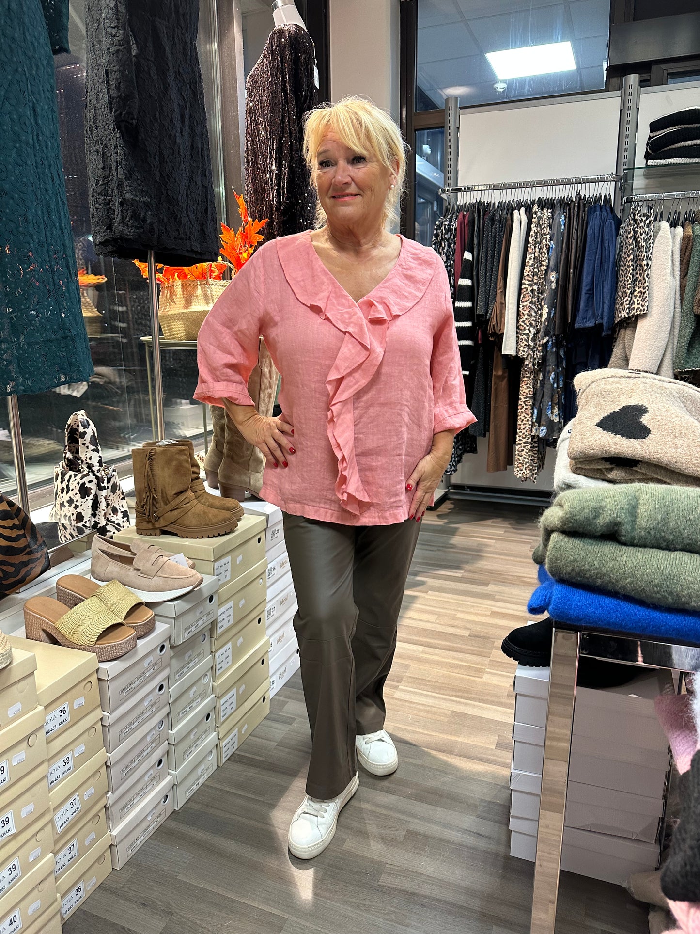 Pellavapusero röyhelöllä Cayenne