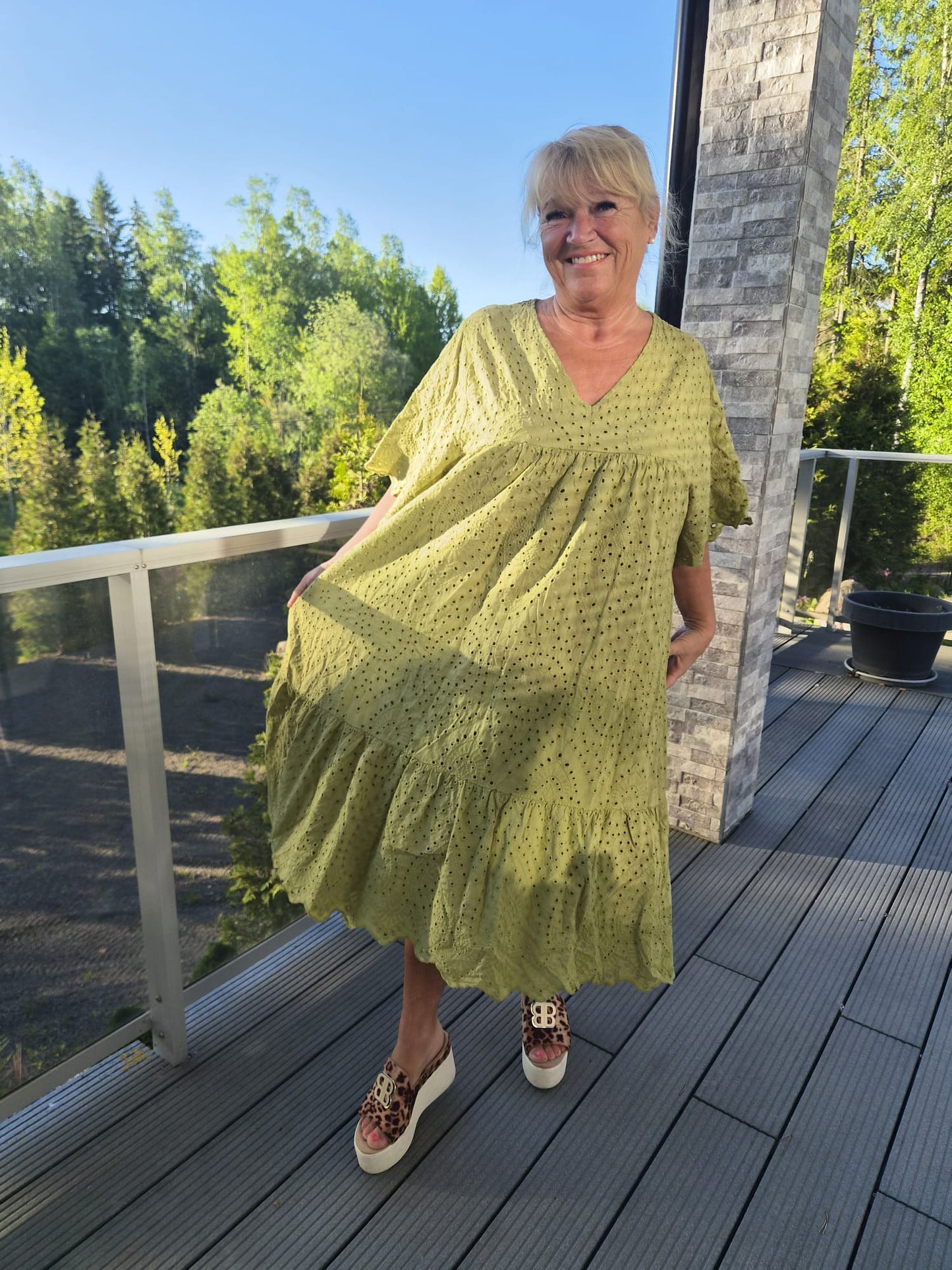 Brodeerattu mekko (6 väriä)