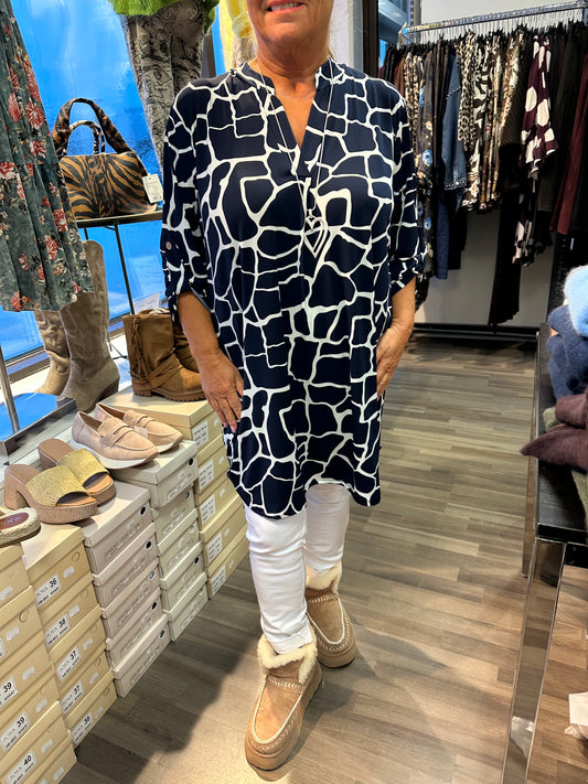 Liukaspintainen pitkä tunika tummansininen