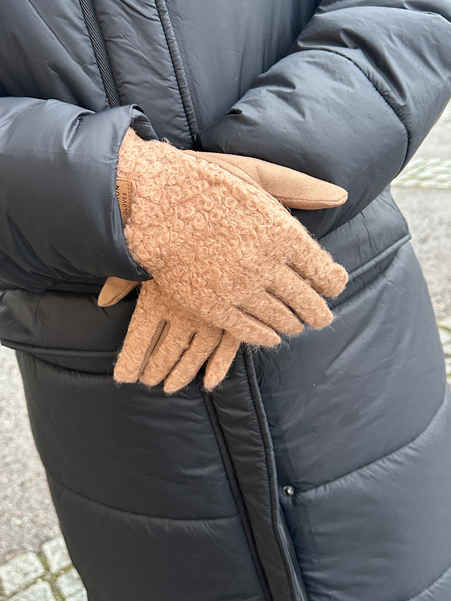 Bouclee sormikkaat kameli