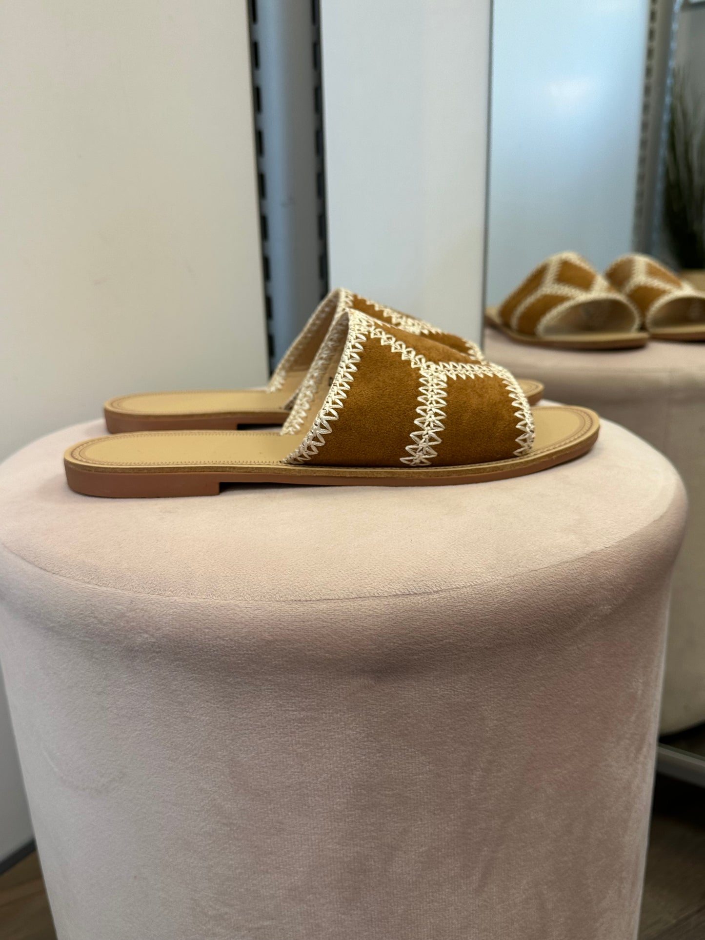 Sandaalit keinomokalla