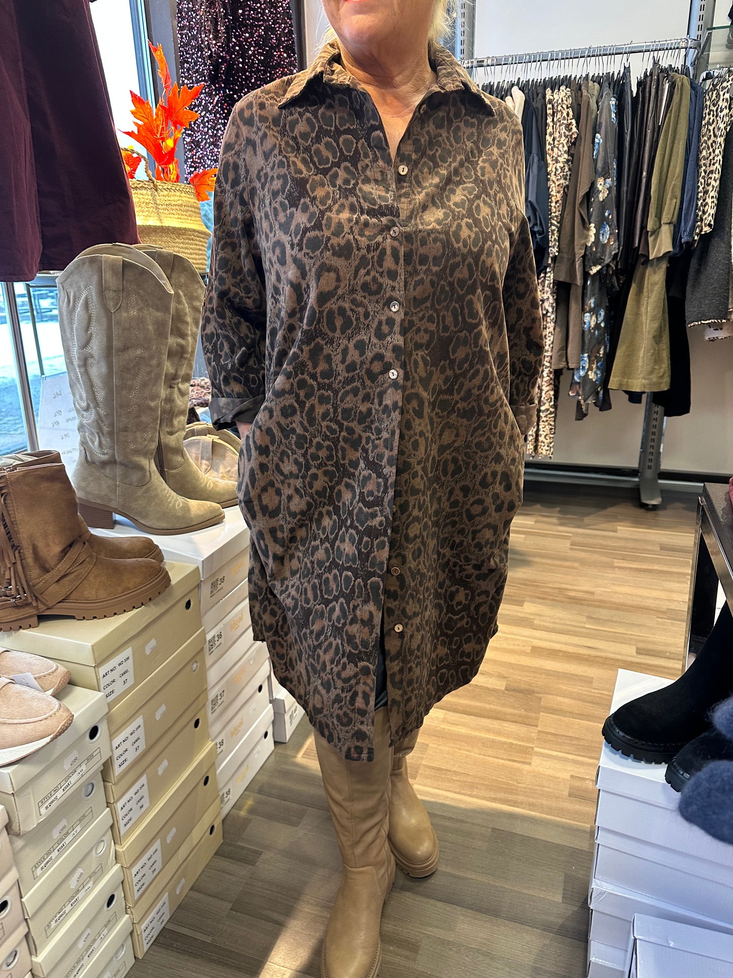 Samettipaitis leo ruskea