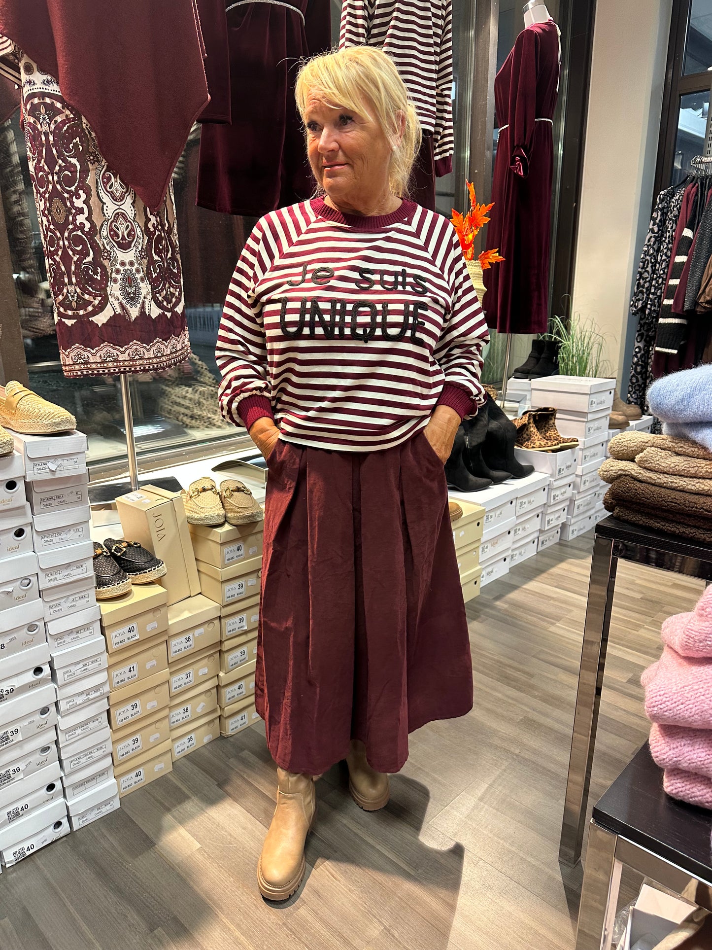 Yksivärinen samettihame viininpunainen