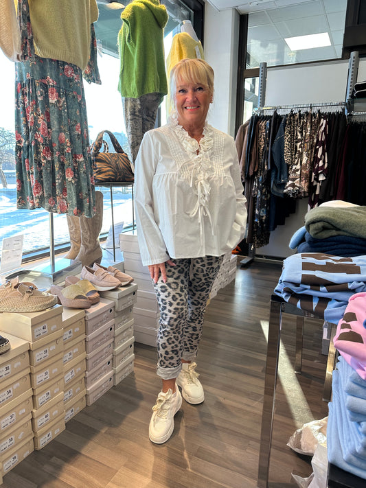 Suloinen puuvillapusero valkoinen