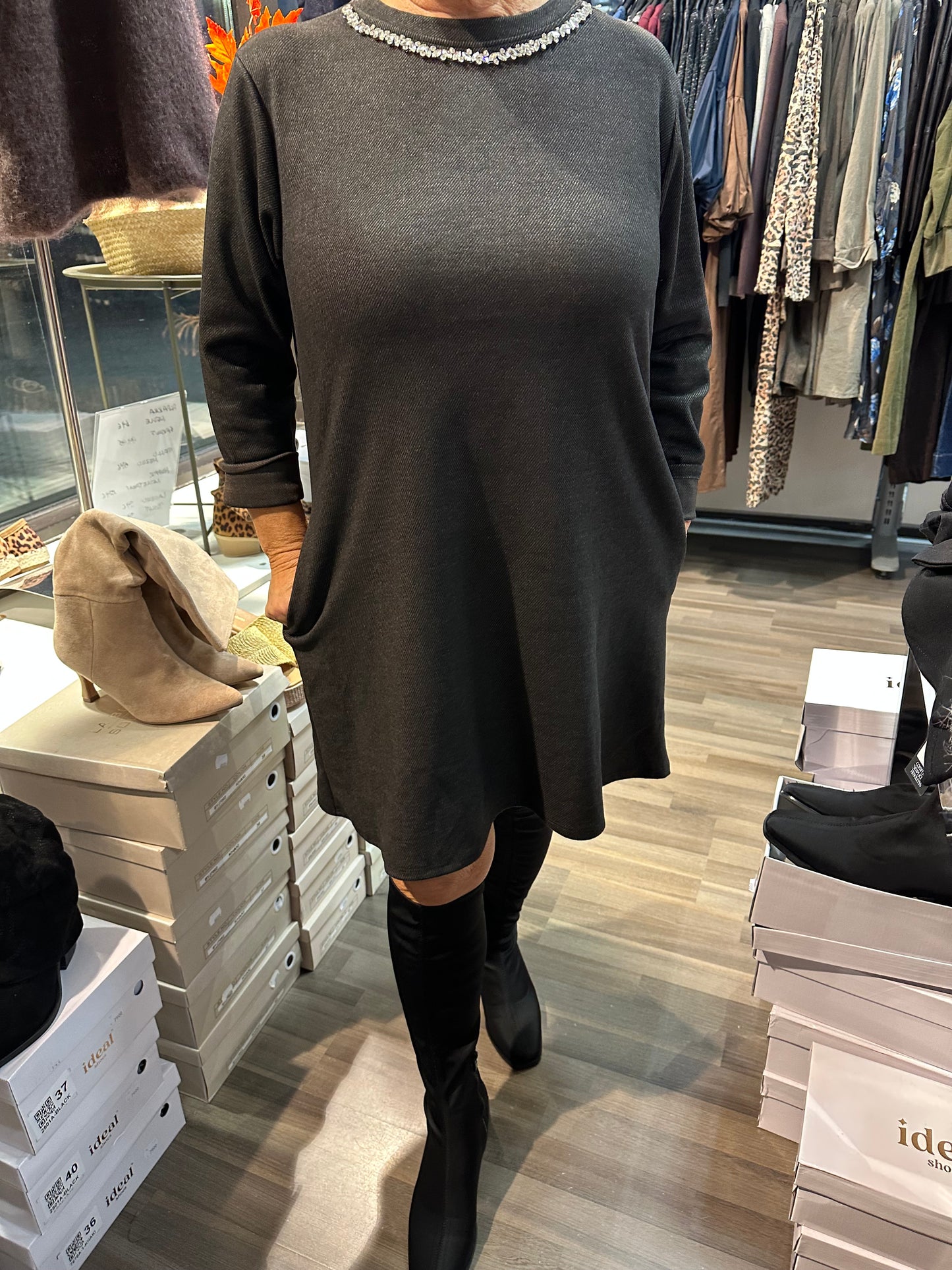 A-linjainen tunikamekko ruskea