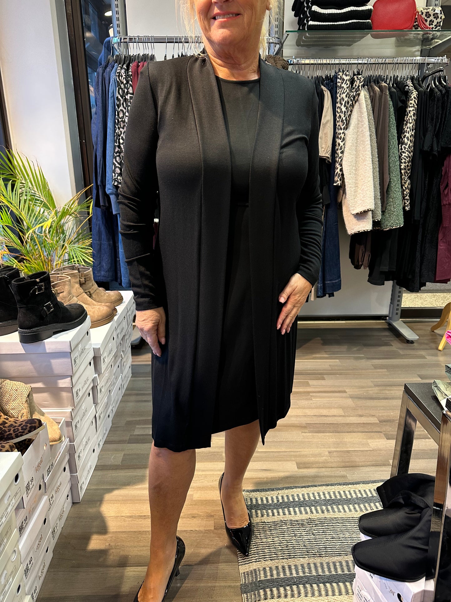 Hienoneuloksinen neuletakki