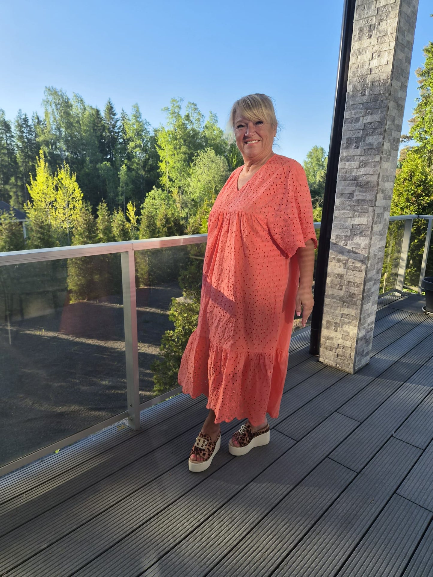 Brodeerattu mekko (6 väriä)