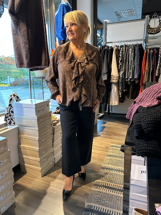 Puuvillainen röyhelöpusero