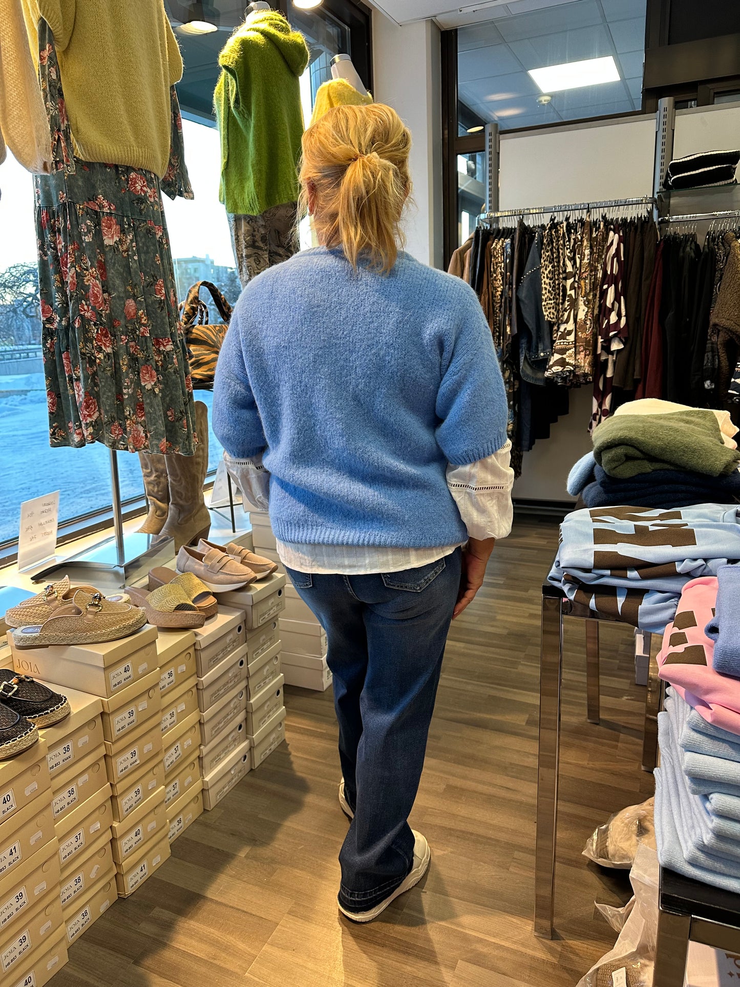 Lyhythihainen neuletakki vetoketjulla sininen