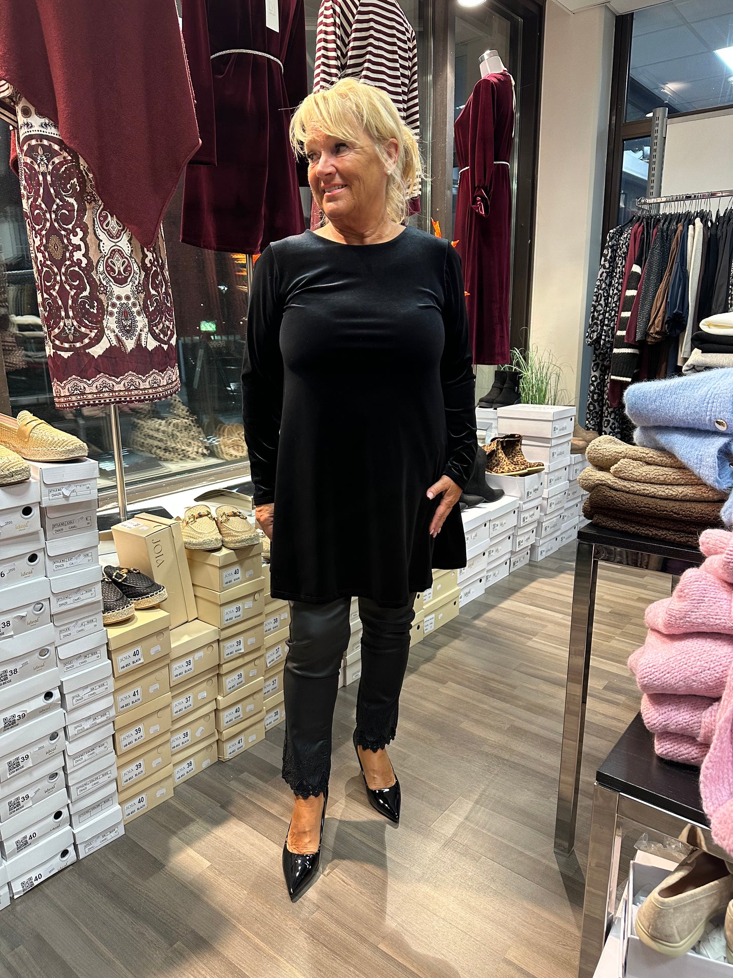 Samettiveluuri tunika musta