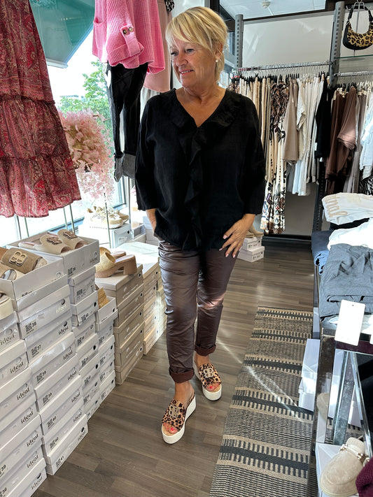 Pellavapusero röyhelöllä musta